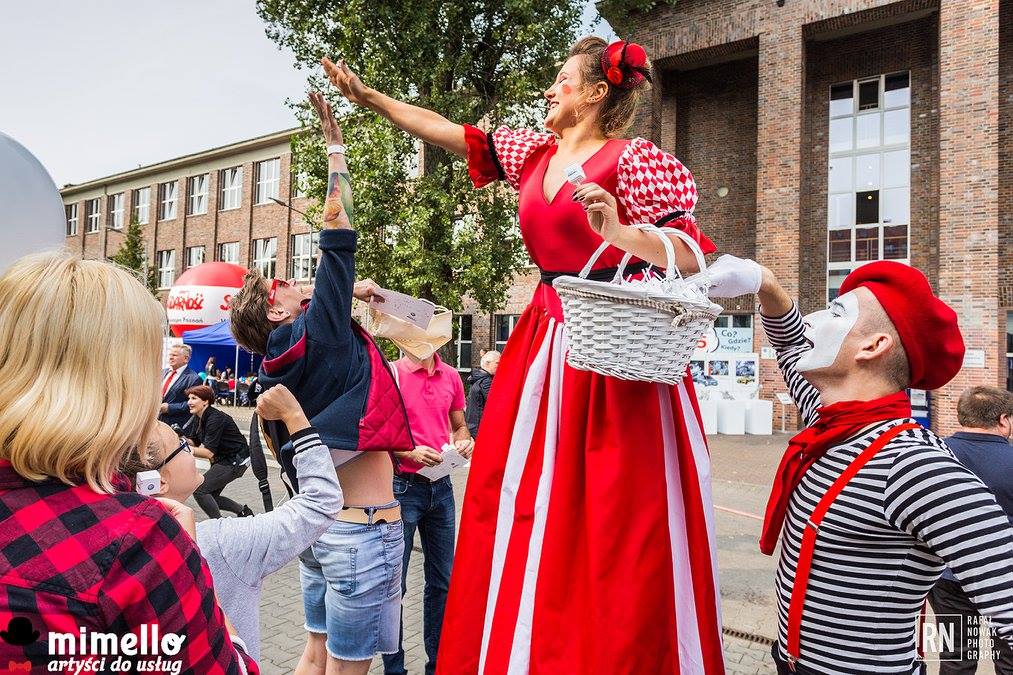 Szczudlarze i Mimowie zaskoczyli mieszkańców - Piknik Poznań