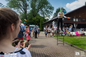 Artyści Mimello w Boathouse - cyrkowy piknik dla Prawników